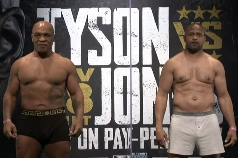 MIKE TYSON REMISUJE Z ROY’EM JONES’EM JR W WALCE POKAZOWEJ.