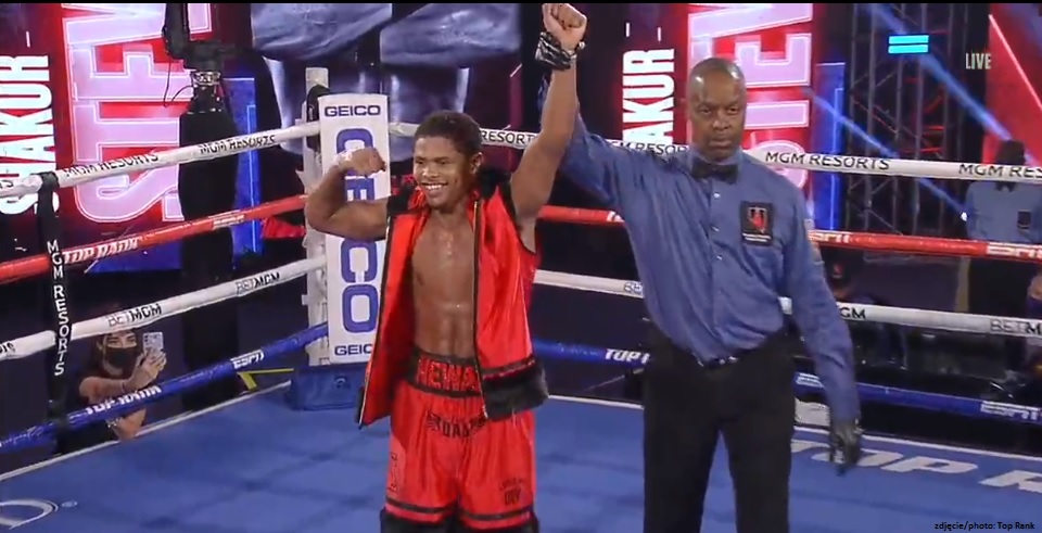 SHAKUR STEVENSON PEWNIE WYGRYWA NA GALI W LAS VEGAS.