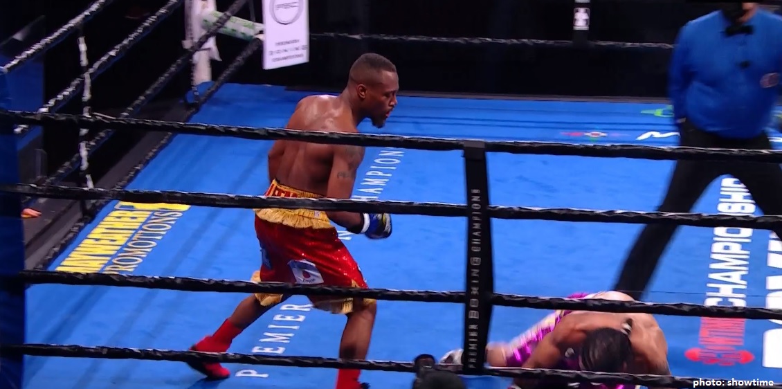 GALA W UNCASVILLE: ALEEM WYGRYWA Z PASILLASEM.