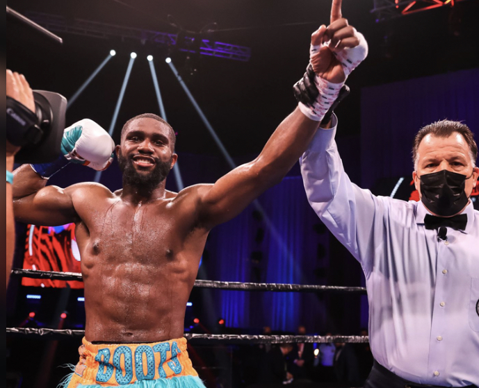 ENNIS PRZED SOBOTNIĄ WALKĄ Z DULORME: JESTEM WSZECHSTRONNYM ZAWODNIKIEM