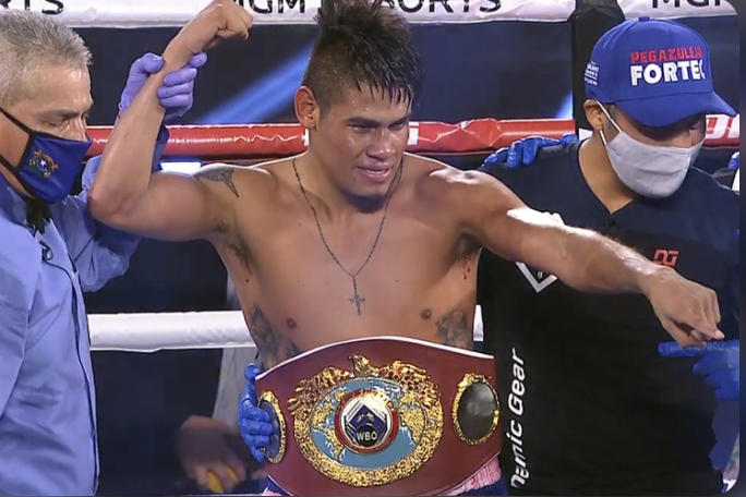 EMANUEL NAVARRETE BRONI TYTUŁU MISTRZA ŚWIATA!