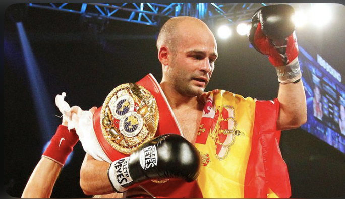 CÓŻ ZA SENSACJA! KIKO MARTINEZ NOWYM MISTRZEM ŚWIATA!