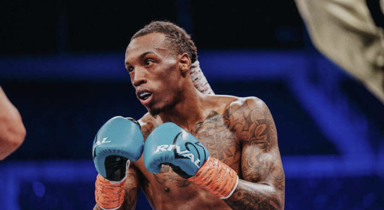 FOSTER DETRONIZUJE VARGASA I ZOSTAJE MISTRZEM ŚWIATA!