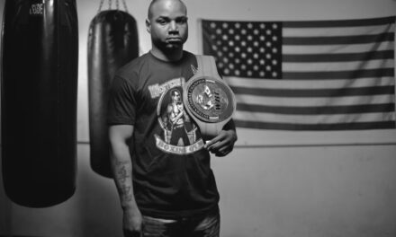 NIE ŻYJE CARSON JONES. PIĘŚCIARZ ZMARŁ W WYNIKI POWIKŁAŃ PO OPERACJI