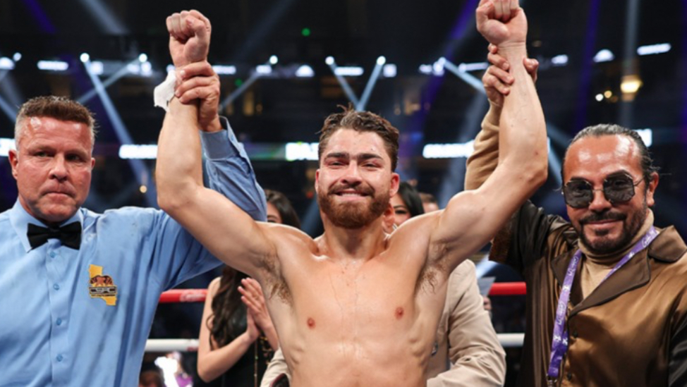 DUARTE POKONUJE SIMSA W ELIMINATORZE DO MISTRZOWSKIEGO PASA