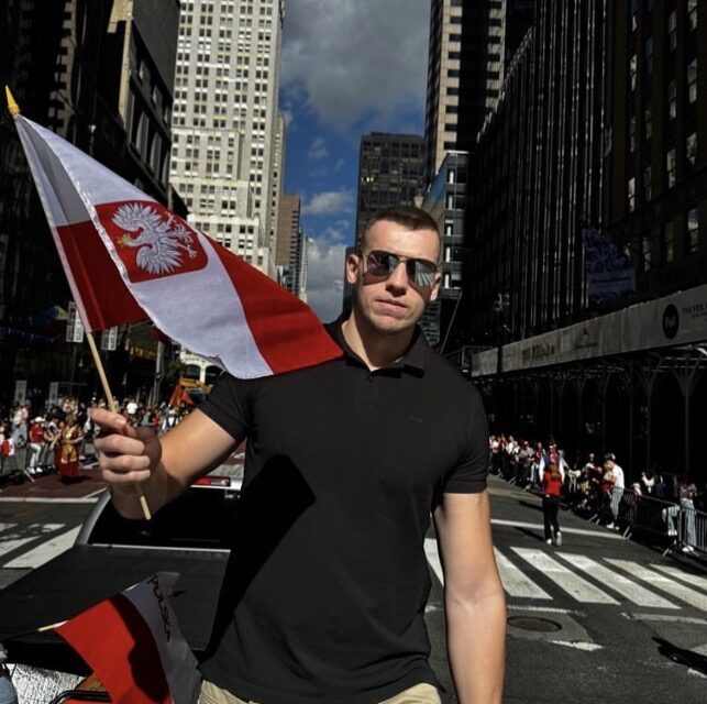 W OBRONIE KNYBY: GDZIE KOŃCZY SIĘ KRYTYKA, A ZACZYNA OSZCZERSTWO