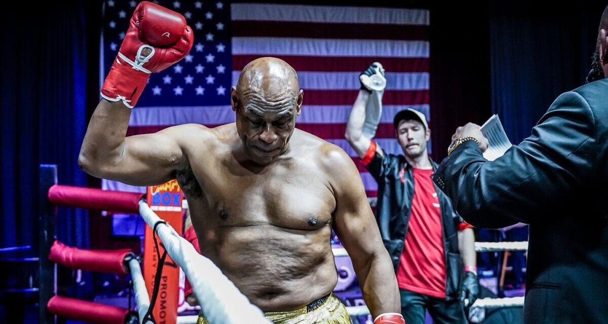 61-LETNI POGROMCA LENNOXA LEWISA STANIE W RINGU