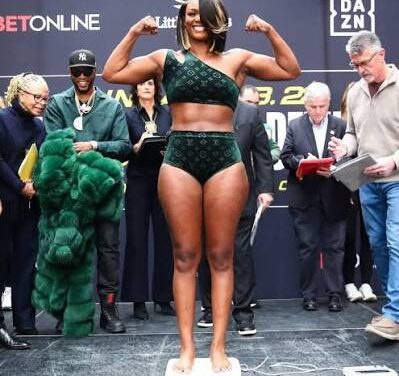 CLARESSA SHIELDS POWRACA DO WAGI ŚREDNIEJ 