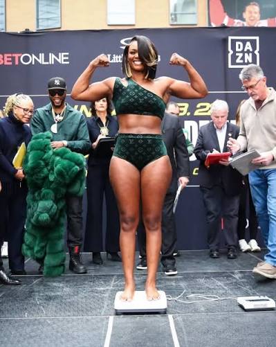 CLARESSA SHIELDS POWRACA DO WAGI ŚREDNIEJ 